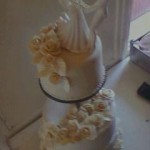 Ekrü esküvői torta 2