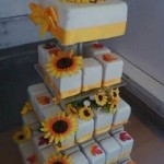 Napraforgós esküvői torta